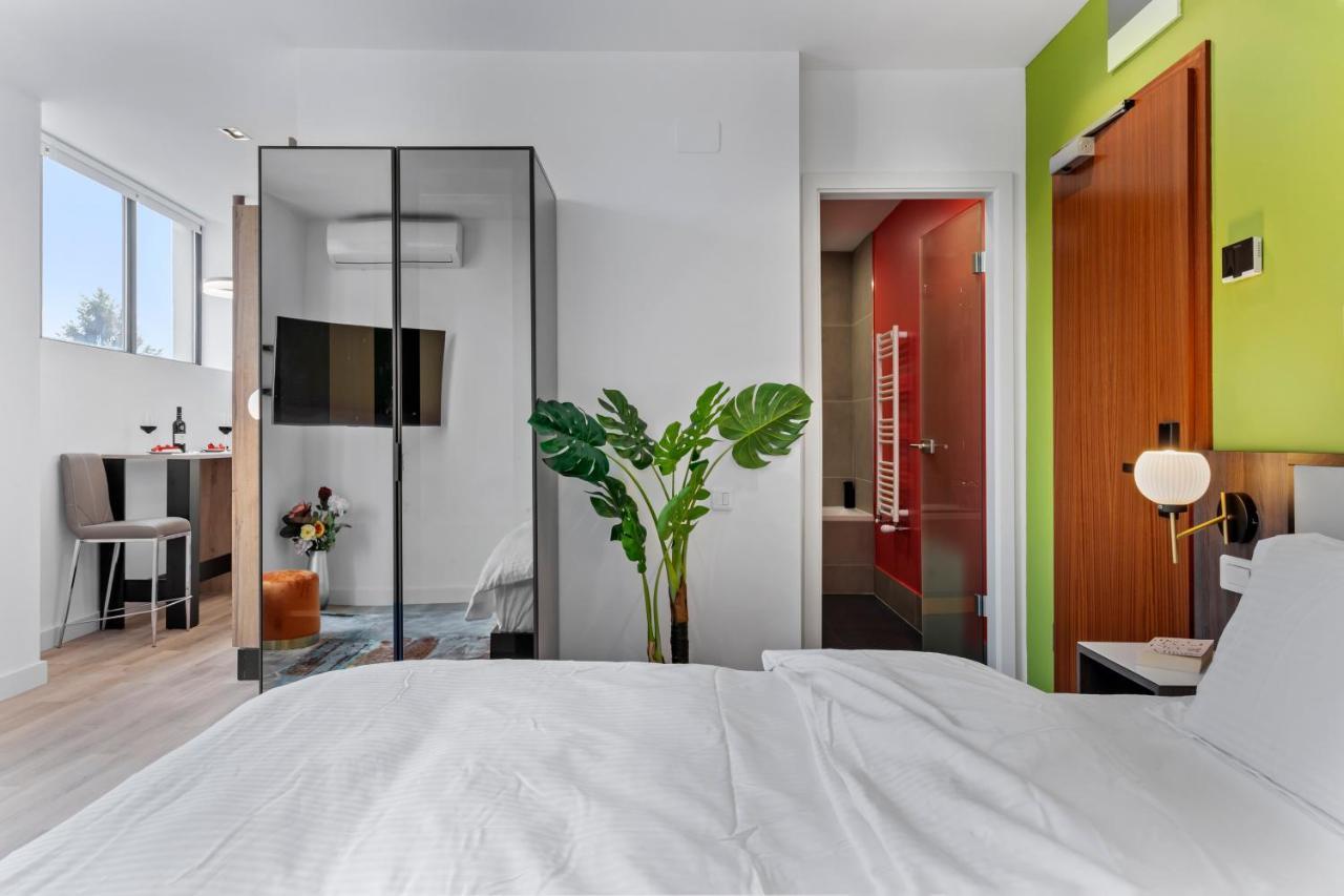 Apartament Uni88 *